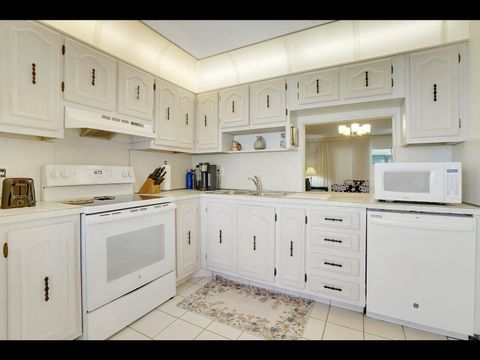 Tiny photo for 701 Laconia Circle #B, Lake Worth, FL 33467 (MLS # R11155277)