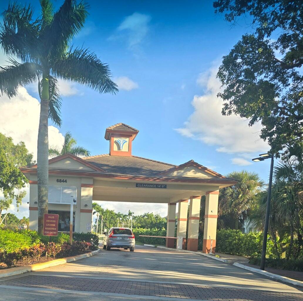 FOUNTAINS OF PALM BEACH C - Residential Lease