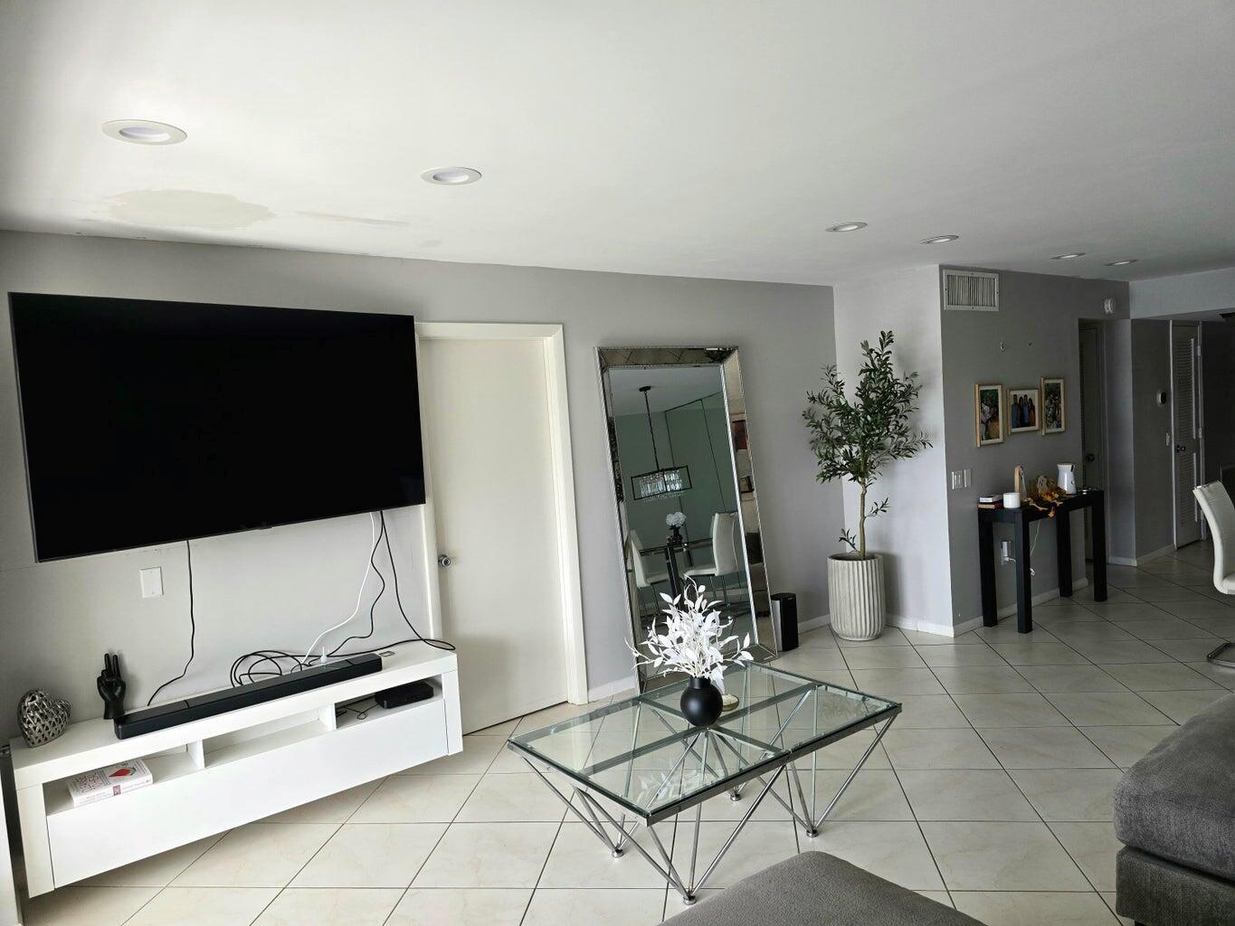 FOUNTAINS OF PALM BEACH C - Residential Lease