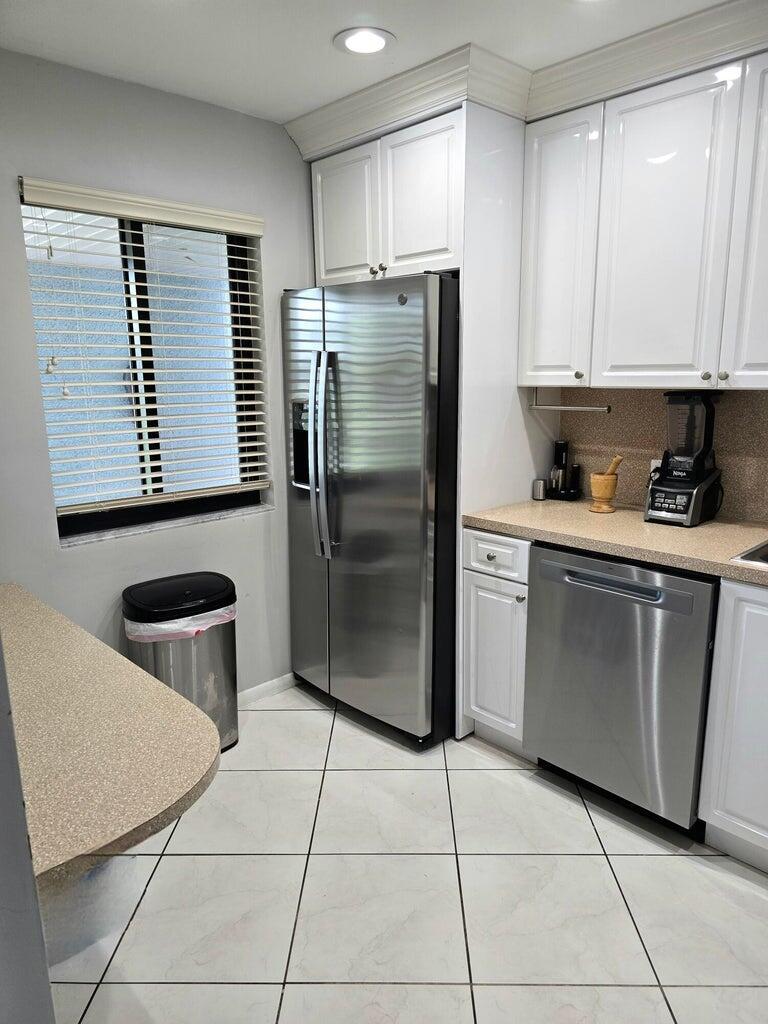 FOUNTAINS OF PALM BEACH C - Residential Lease