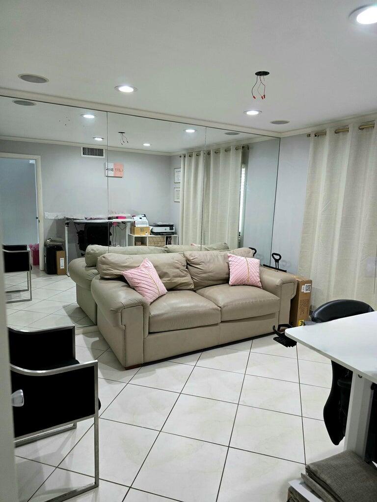 FOUNTAINS OF PALM BEACH C - Residential Lease