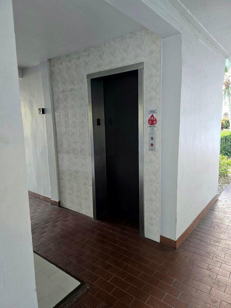 FOUNTAINS OF PALM BEACH C - Residential Lease