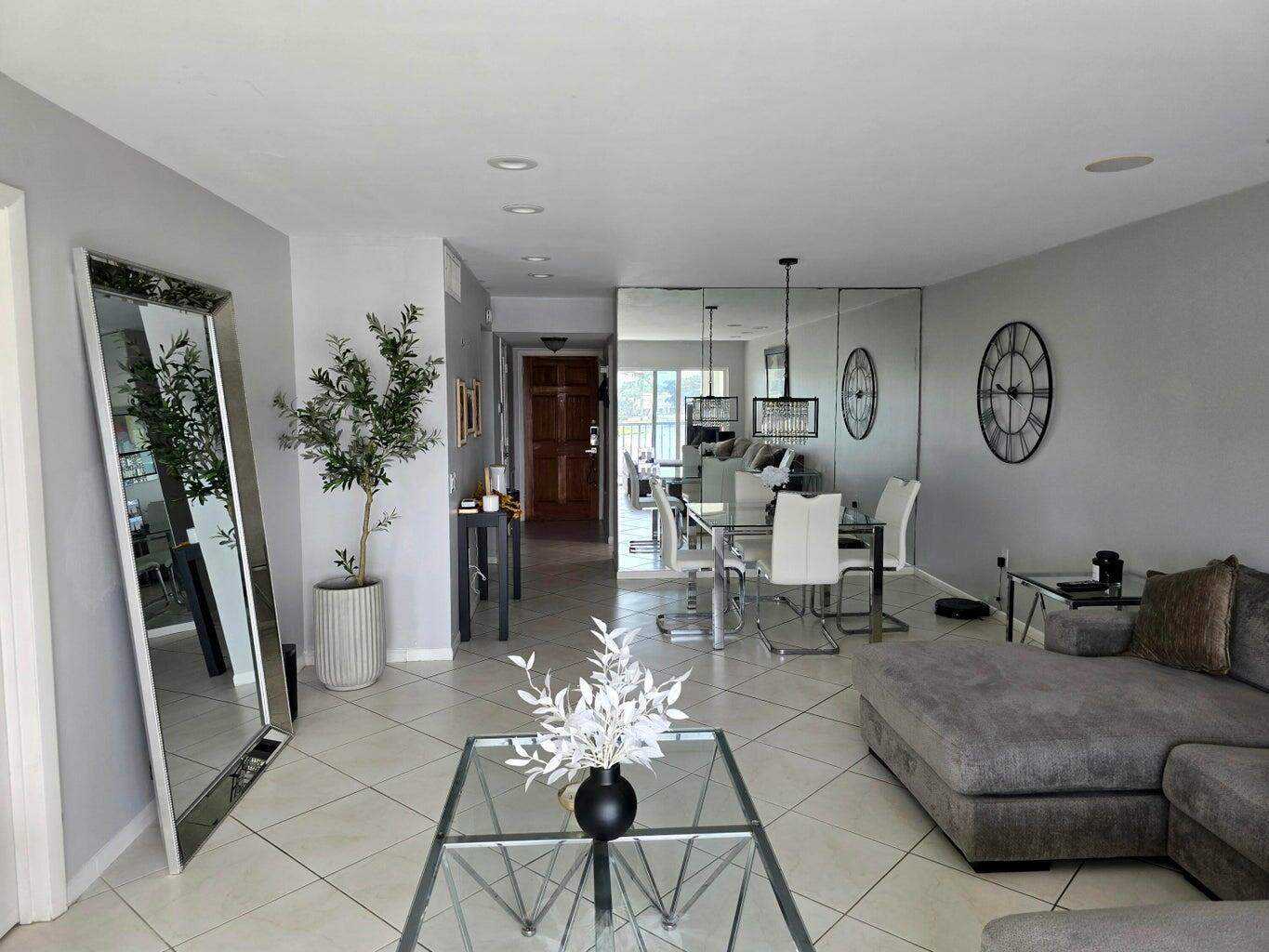 FOUNTAINS OF PALM BEACH C - Residential Lease