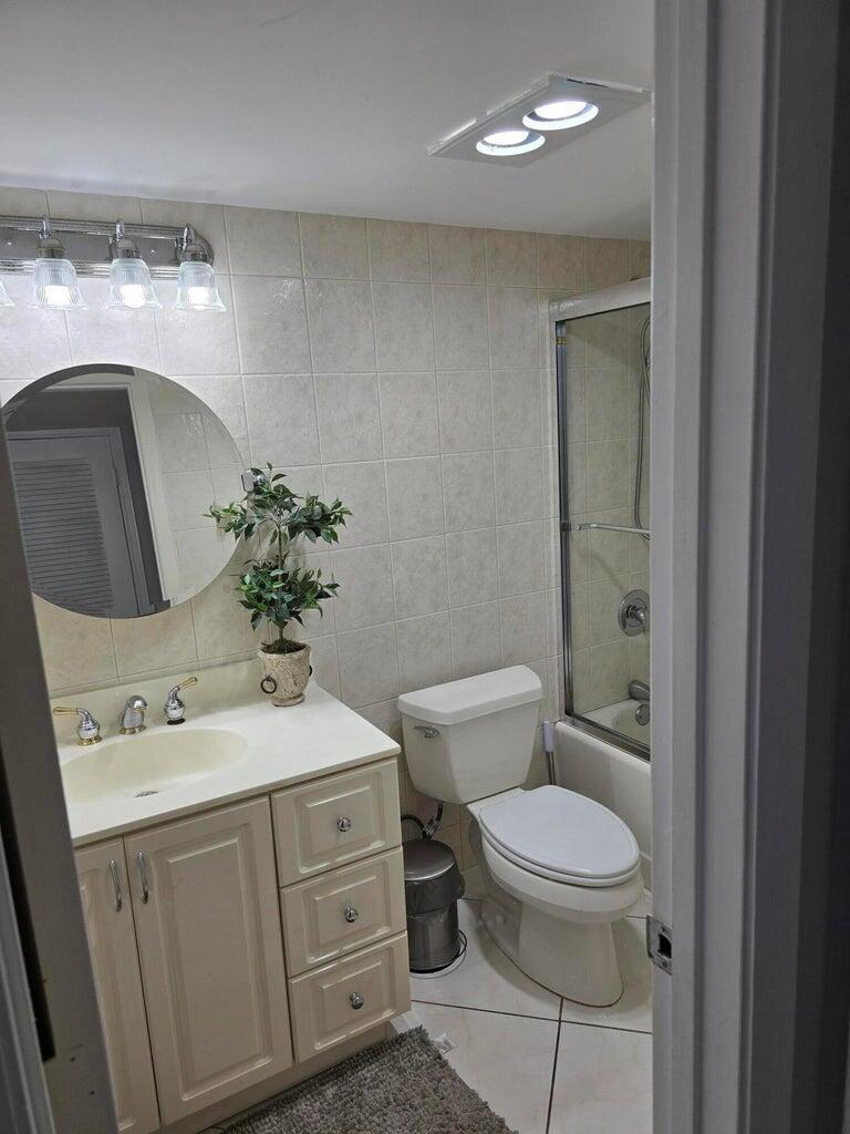 FOUNTAINS OF PALM BEACH C - Residential Lease