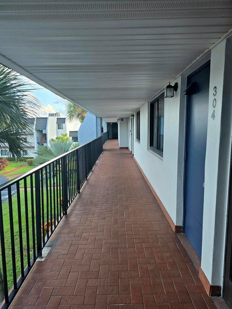 FOUNTAINS OF PALM BEACH C - Residential Lease