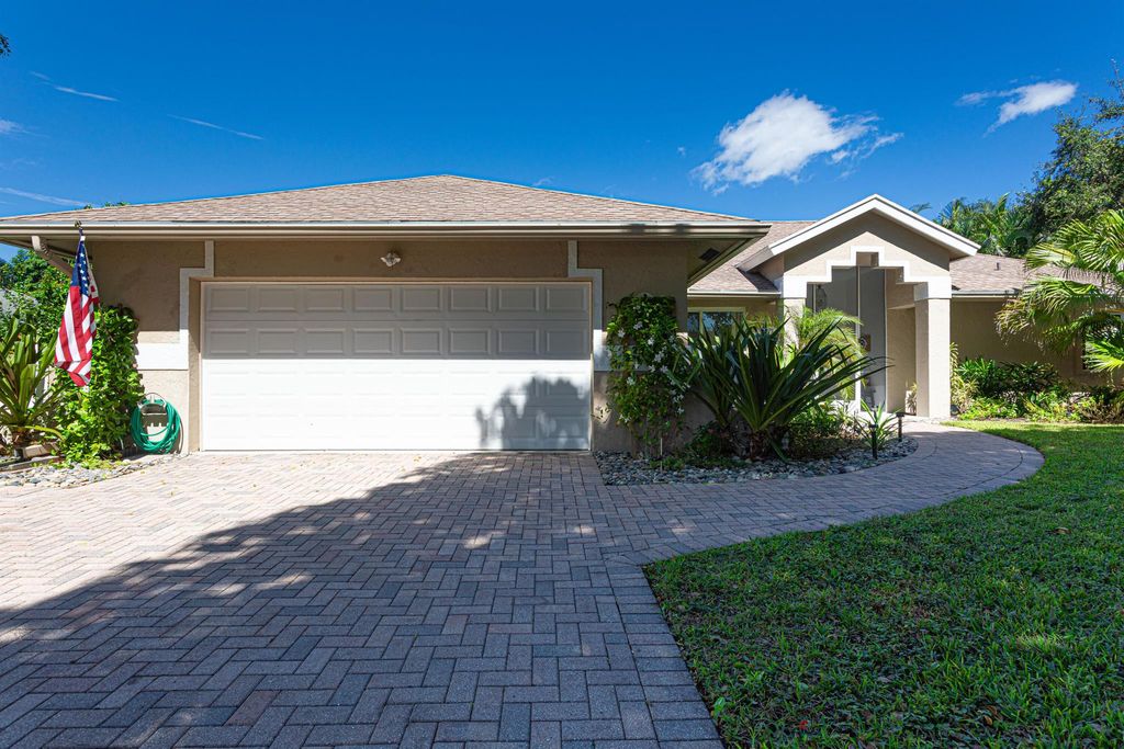 Photo of 2477 Par Circle, Delray Beach, FL 33445 (MLS # R11143809)