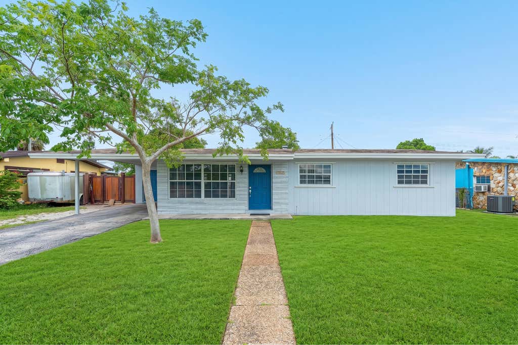 Photo of 5543 SW 7th Street, Margate, FL 33068 (MLS # B26047142)