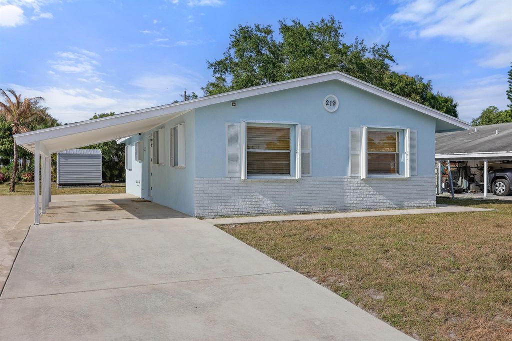 Photo of 219 5th Street, Jupiter, FL 33458 (MLS # R10979870)