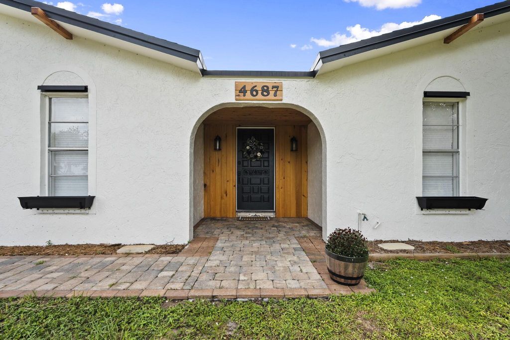 Photo of 4687 N Old Dixie Highway, Fort Pierce, FL 34946 (MLS # R11130814)