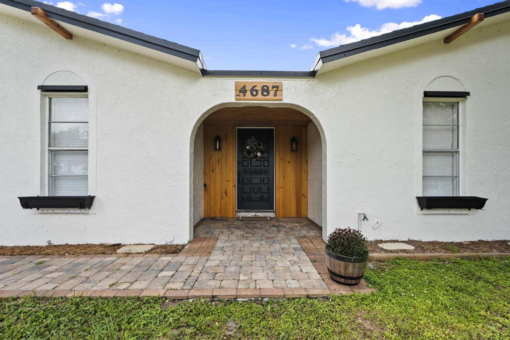 Photo of 4687 N Old Dixie Highway, Fort Pierce, FL 34946 (MLS # R11130814)