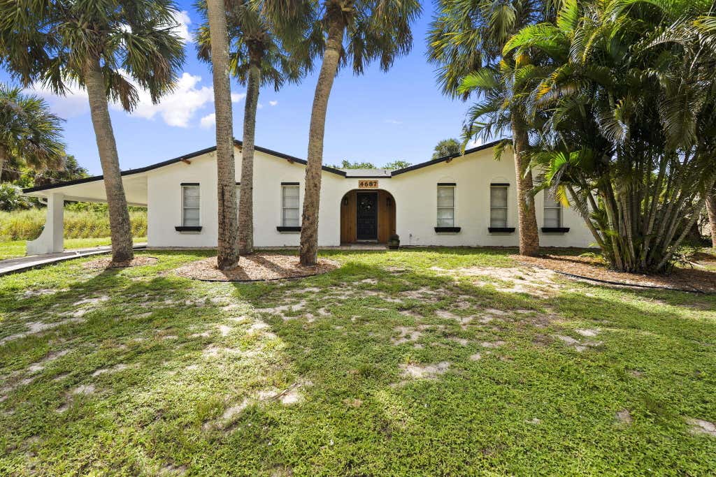 Photo of 4687 N Old Dixie Highway, Fort Pierce, FL 34946 (MLS # R11130814)