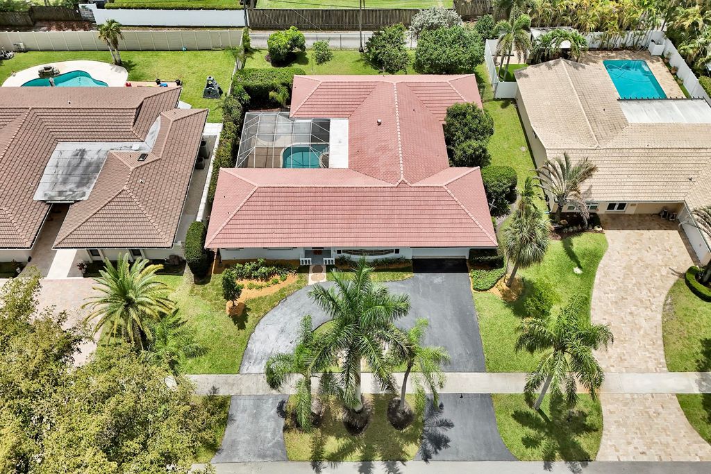 Photo of 4200 Buchanan Street, Hollywood, FL 33021 (MLS # B26025309)