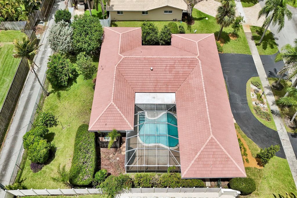 Photo of 4200 Buchanan Street, Hollywood, FL 33021 (MLS # B26025309)