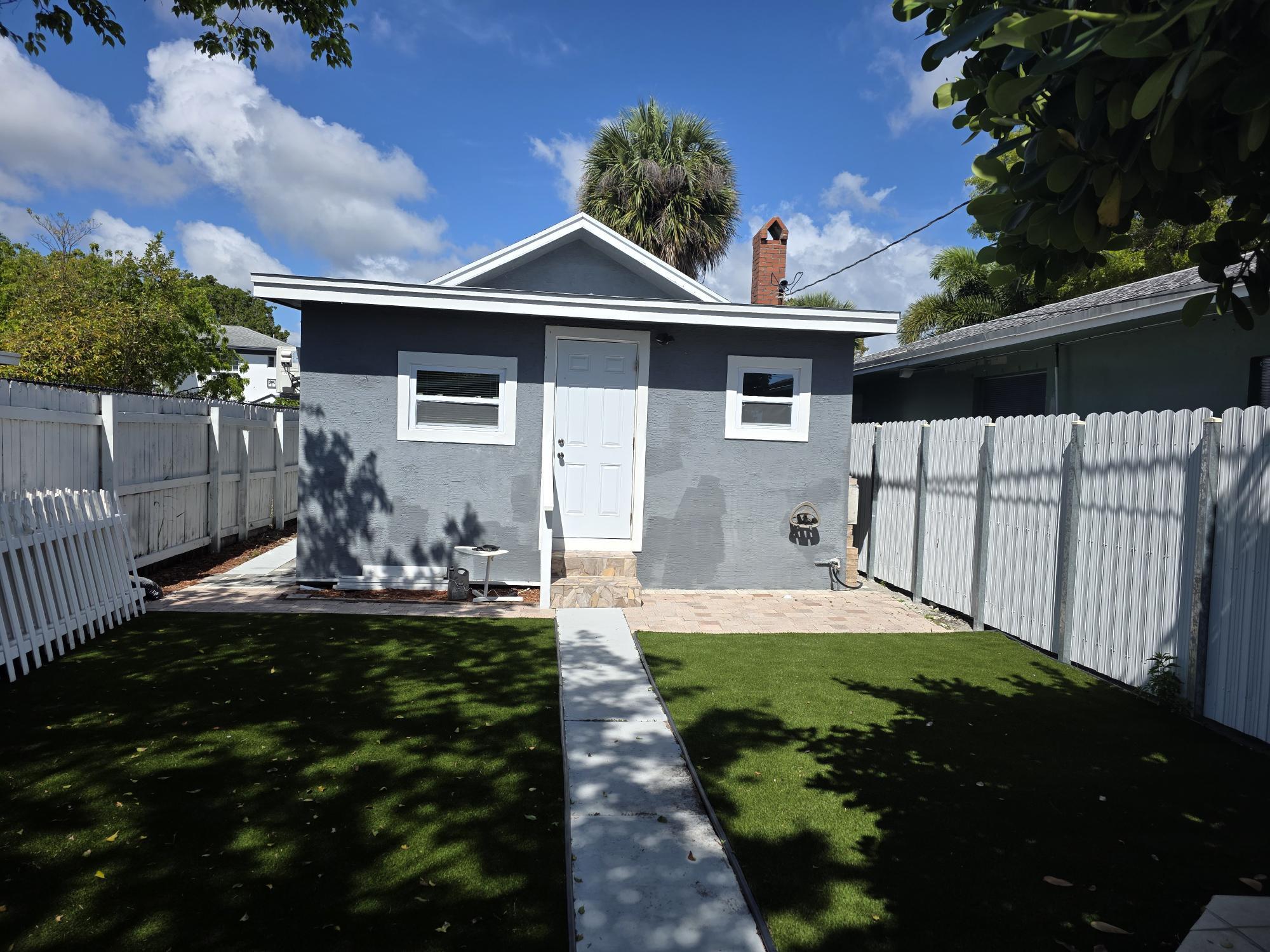 LAKE WORTH TOWN OF - Residential Lease