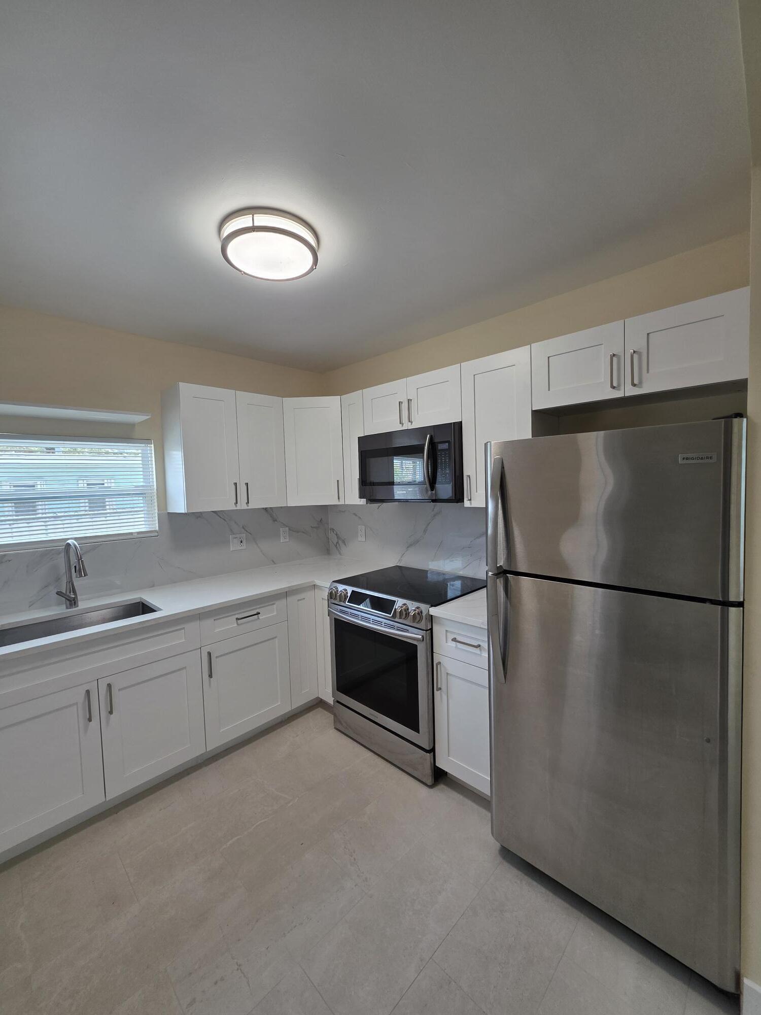 LAKE WORTH TOWN OF - Residential Lease