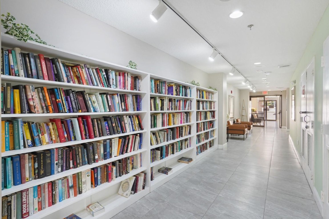 Sunrise Lakes ph 4 - Residential