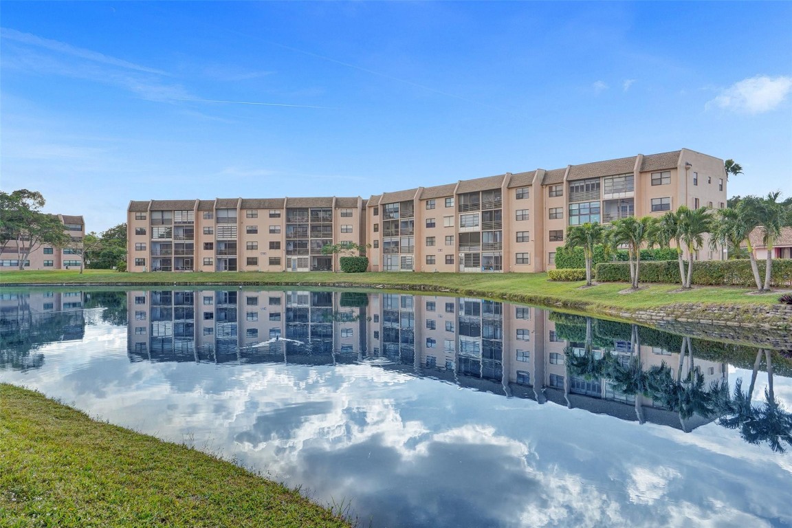 Sunrise Lakes ph 4 - Residential