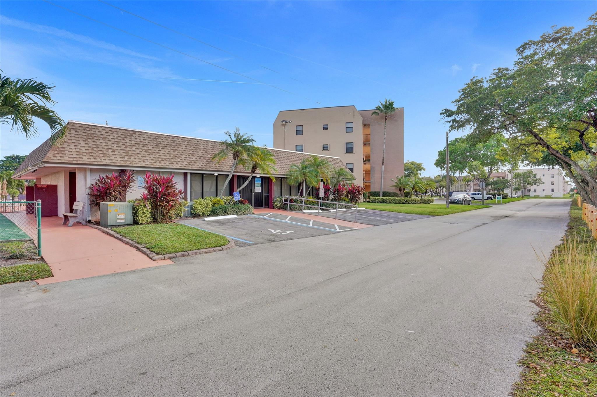 Sunrise Lakes ph 4 - Residential