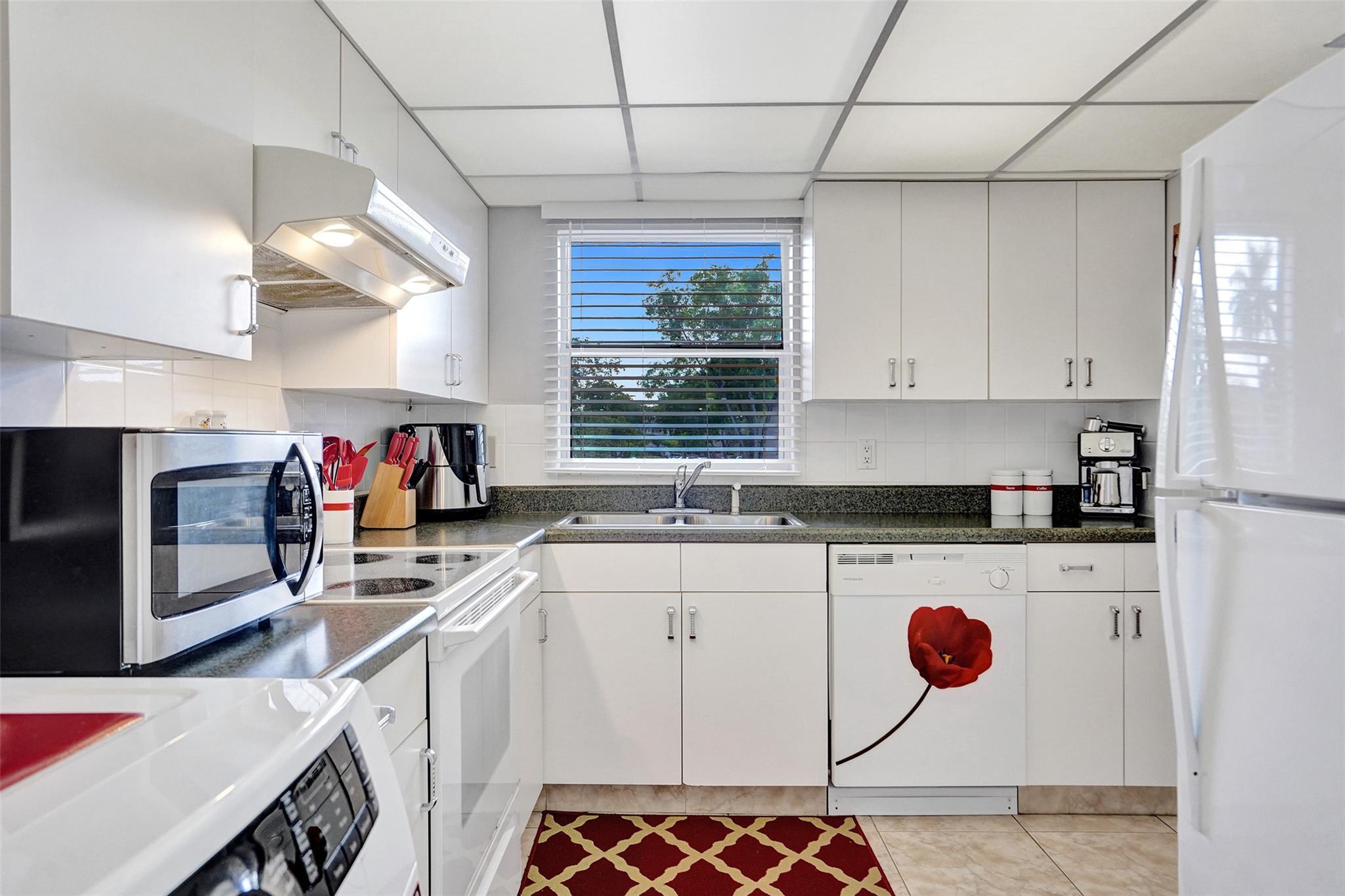 Sunrise Lakes ph 4 - Residential