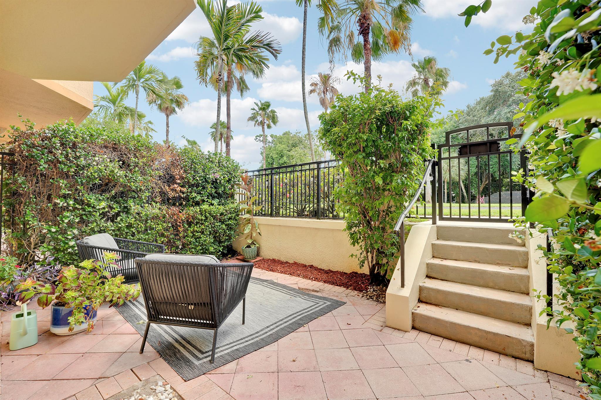 2568 Gardens Parkway
