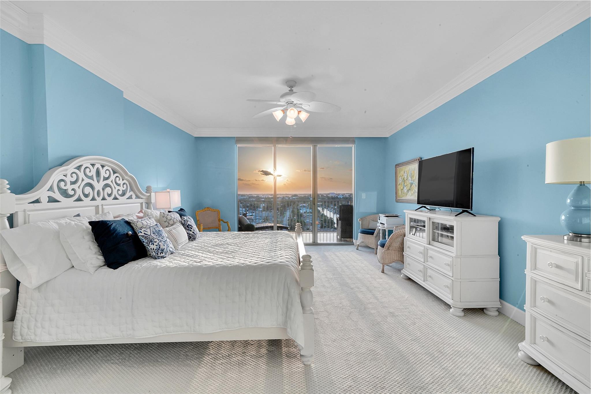 821 N Riverside Dr PH2