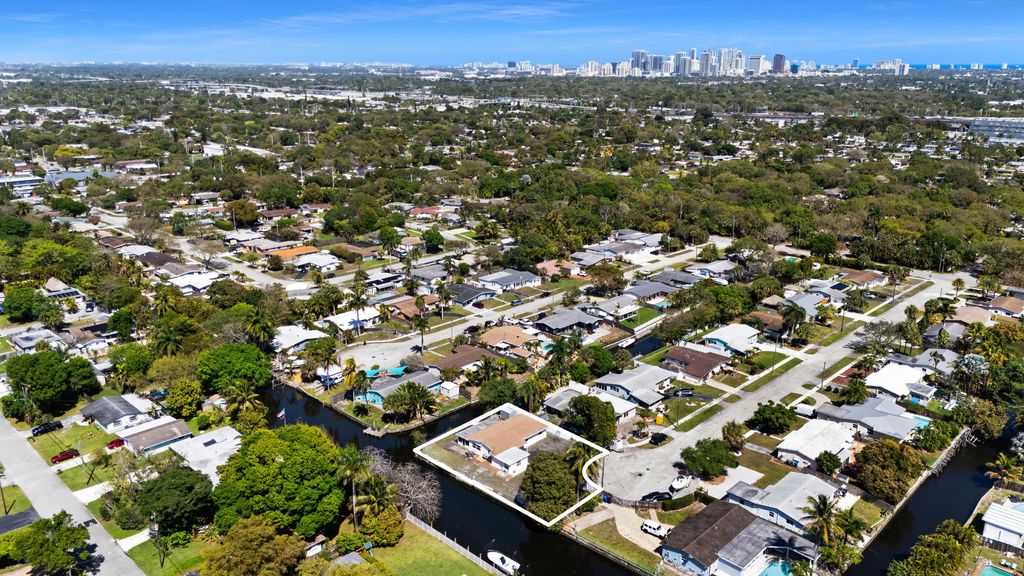 Photo of 2731 SW 19th St, Fort Lauderdale, FL 33312 (MLS # B26000313)