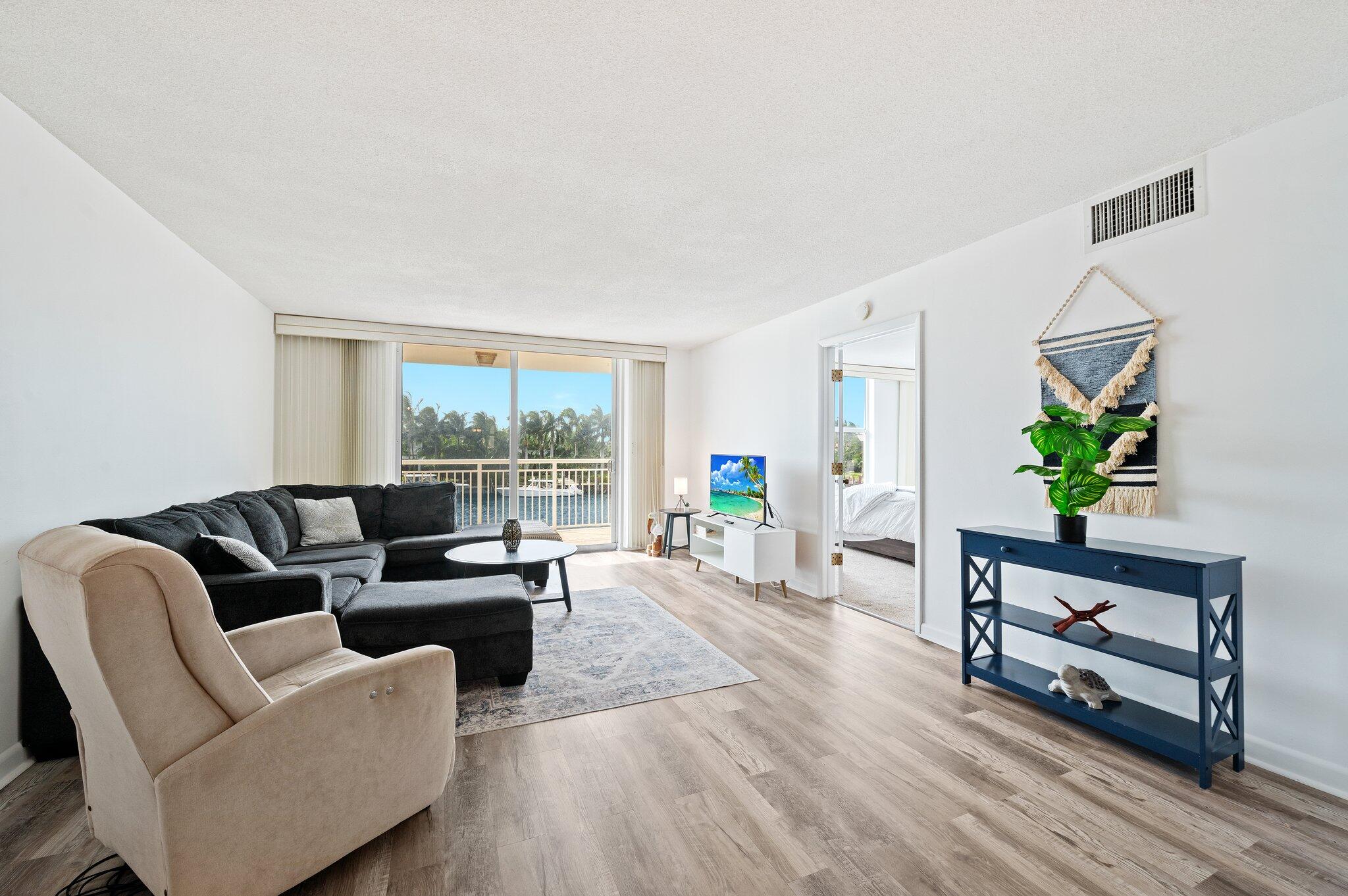 HILLSBORO LE BARON CONDO APTS - Residential