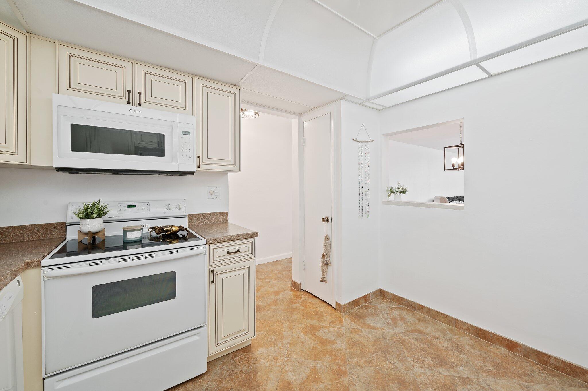 HILLSBORO LE BARON CONDO APTS - Residential