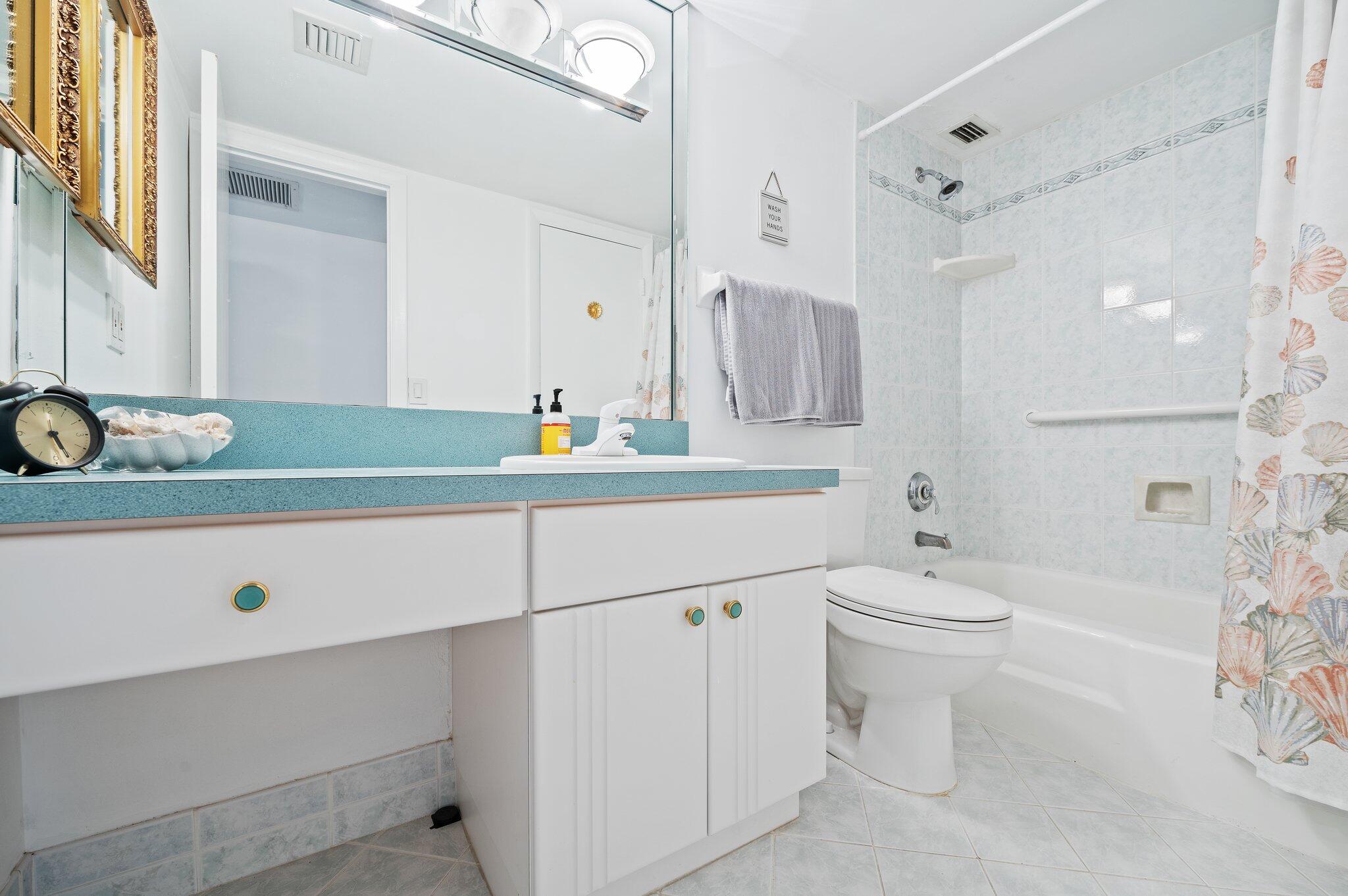 HILLSBORO LE BARON CONDO APTS - Residential