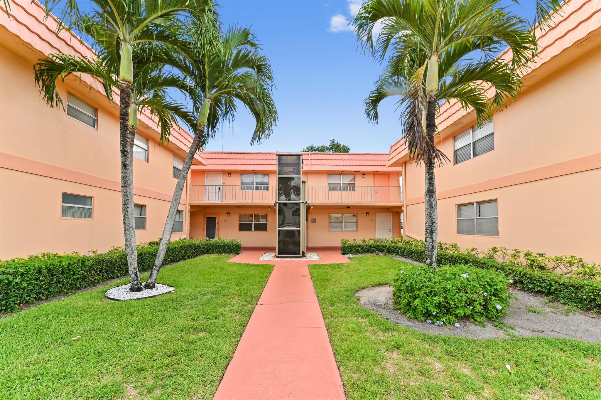 Beautiful Furnished 2/2 second Floor Unit for Rent - Kings Point Adult Community.Enjoy the vibrant lifestyle of Kings Point in this fully furnished 2-bedroom . This well-maintained home offers comfort, convenience, and access to one of the most amenity-rich 55+ communities in the area.Community Amenities: 2 Golf courses,Fitness center and gym,Indoor and outdoor pools (7 pools in total!)Pickleball, tennis, and shuffleboard courts3 clubhouses with organized activities and events,2 on-site bistros for casual dining.Live entertainment and shows in the Kings Point theater,courtesy shuttle