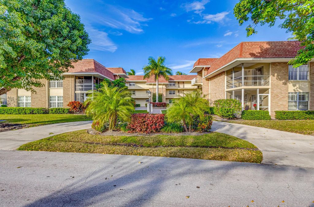 Photo of 5580 Tamberlane Circle #237, Palm Beach Gardens, FL 33418 (MLS # R10947831)