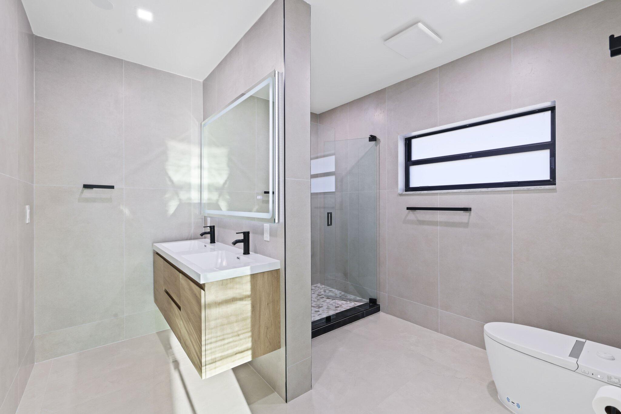 LAKE ESTATES - Residential