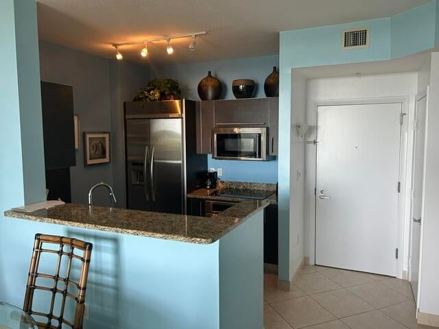 550 OKEECHOBEE Boulevard 725