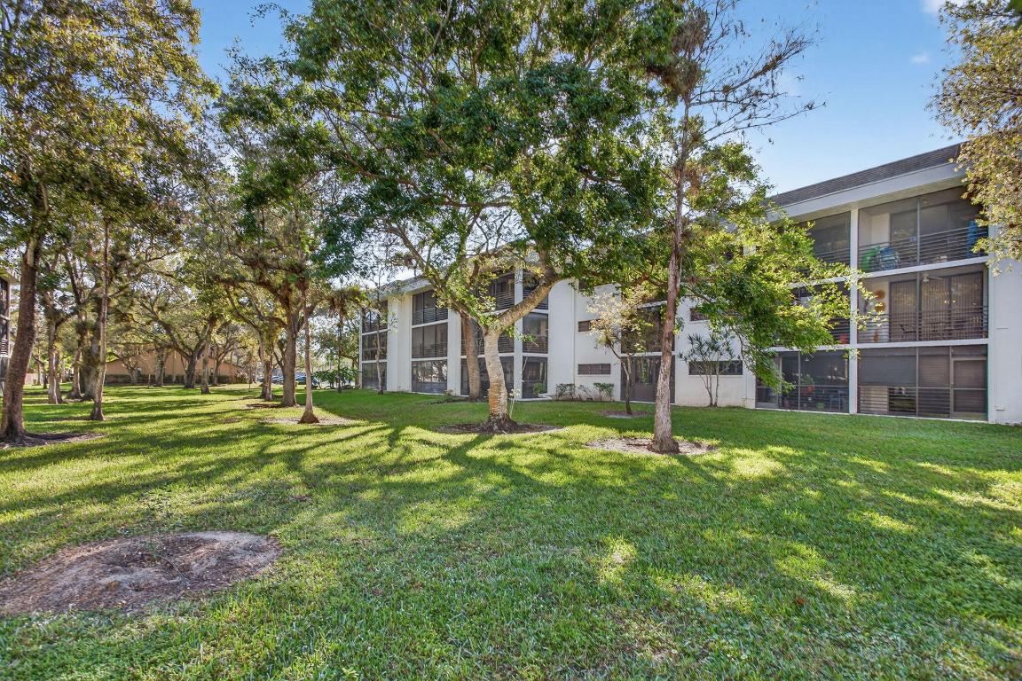 BONAIRE AT WOODMONT NO 4 - Residential