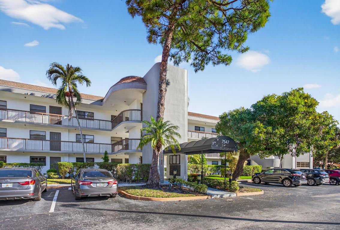 BONAIRE AT WOODMONT NO 4 - Residential