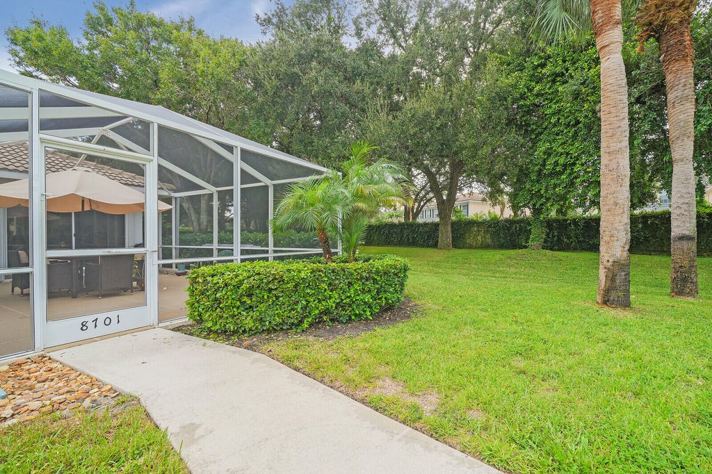 Photo of 8701 CHAPMAN OAK Court, Palm Beach Gardens, FL 33410 (MLS # B26087674)