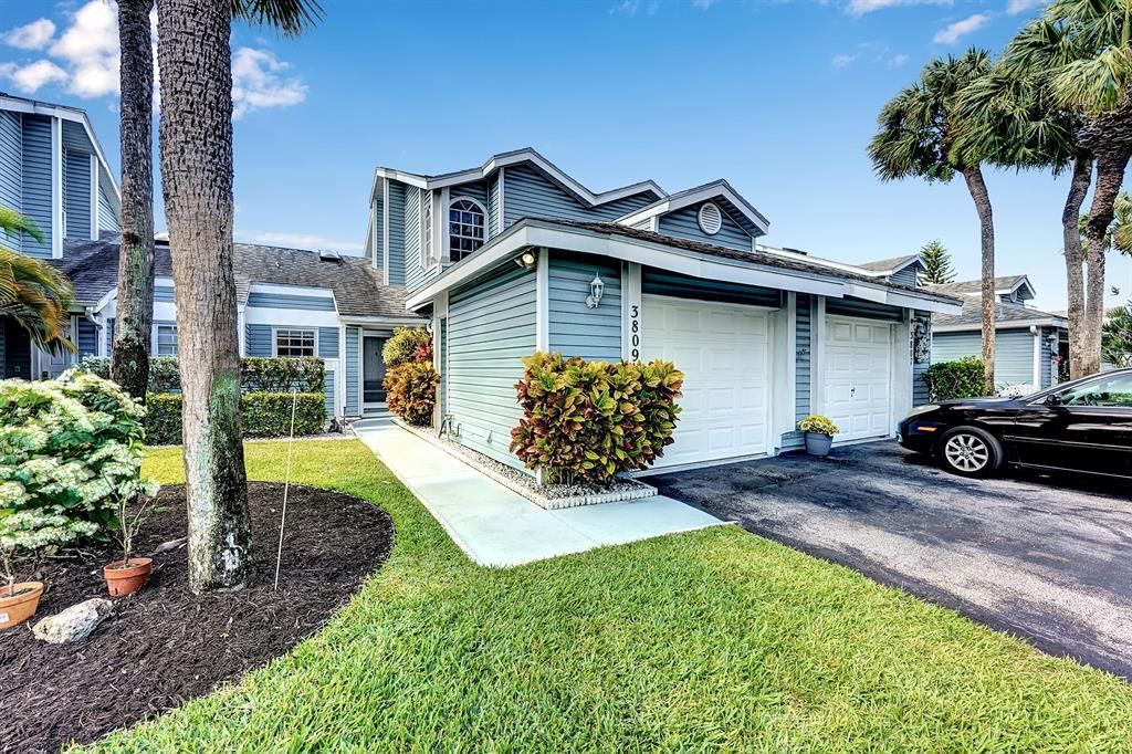 Photo of 3809 Island Club Circle Cir E, Lake Worth Beach, FL 33462 (MLS # R10719361)