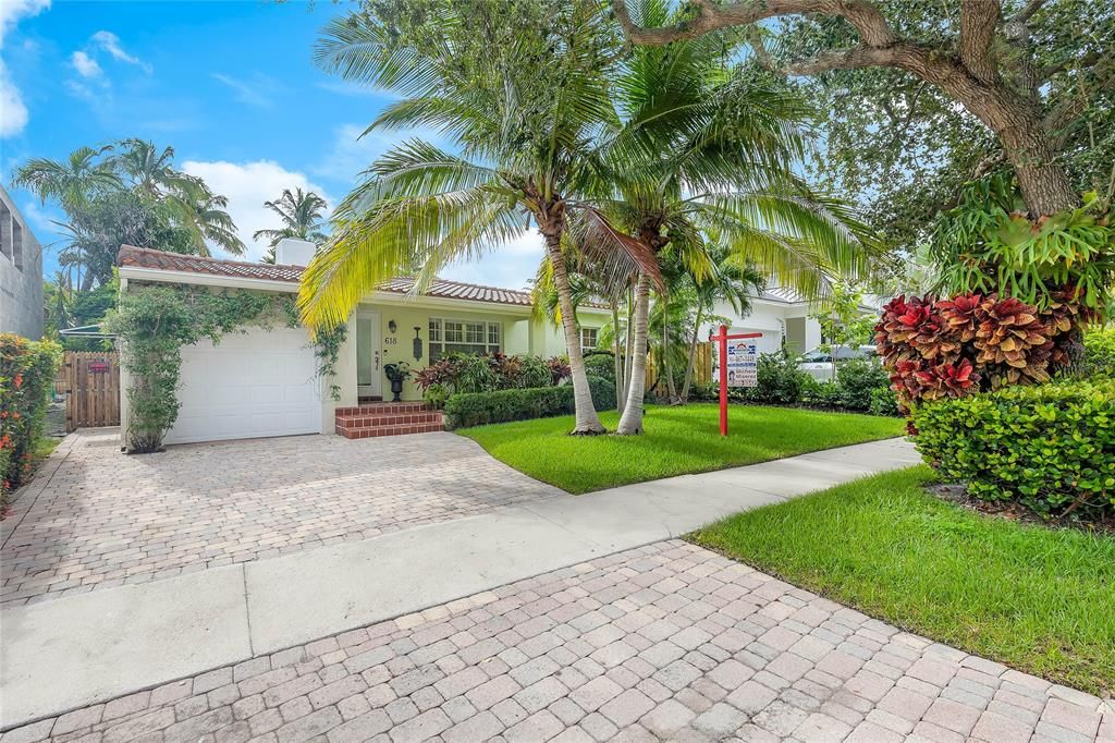 Photo of 618 NE 17th Way, Fort Lauderdale, FL 33304 (MLS # F10388232)