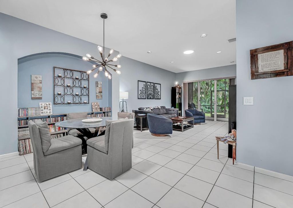 Photo of 9799 Crescent View Drive S, Boynton Beach, FL 33437 (MLS # R11138386)