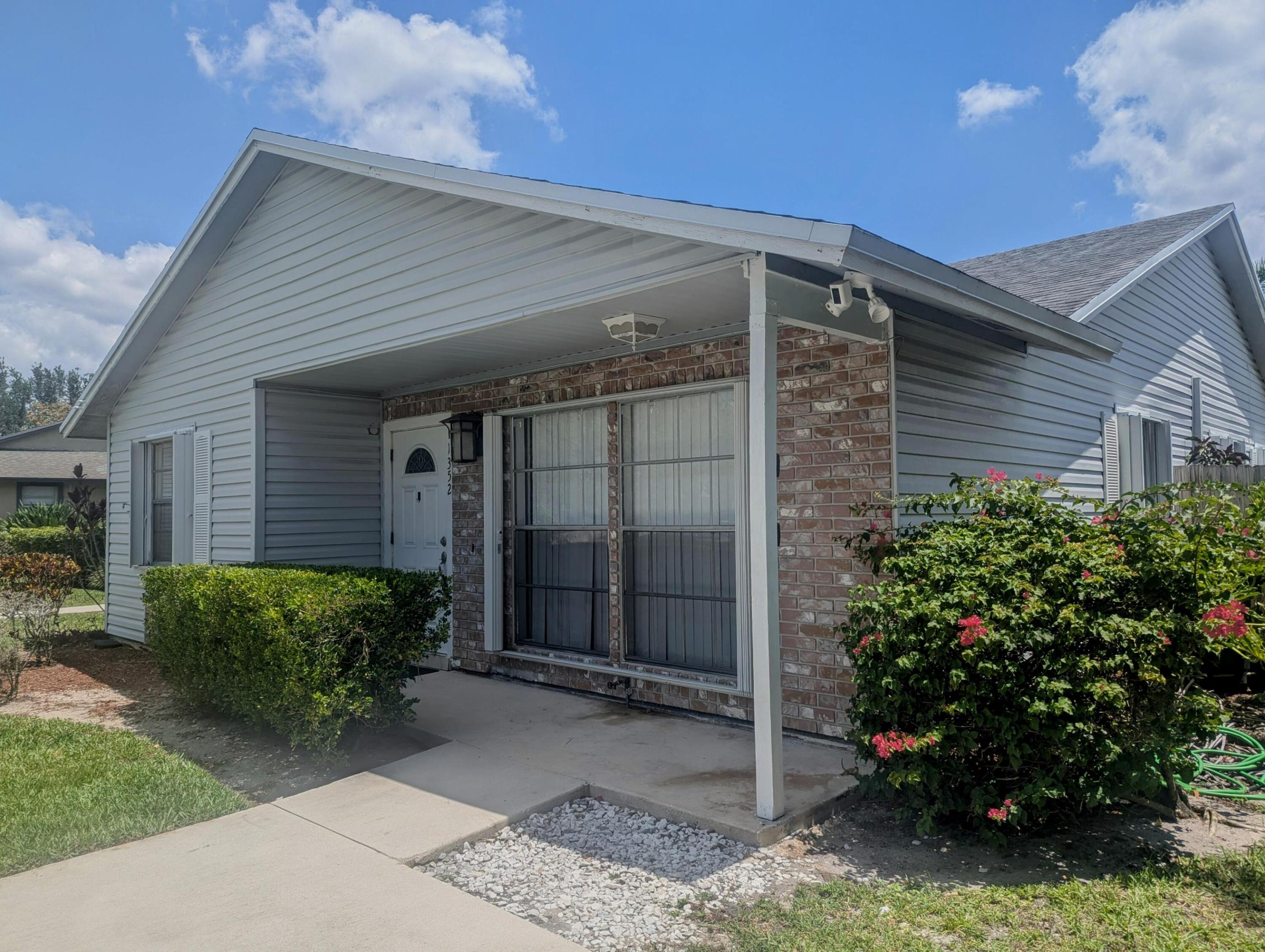 1350 Riverside Circle Units A And B