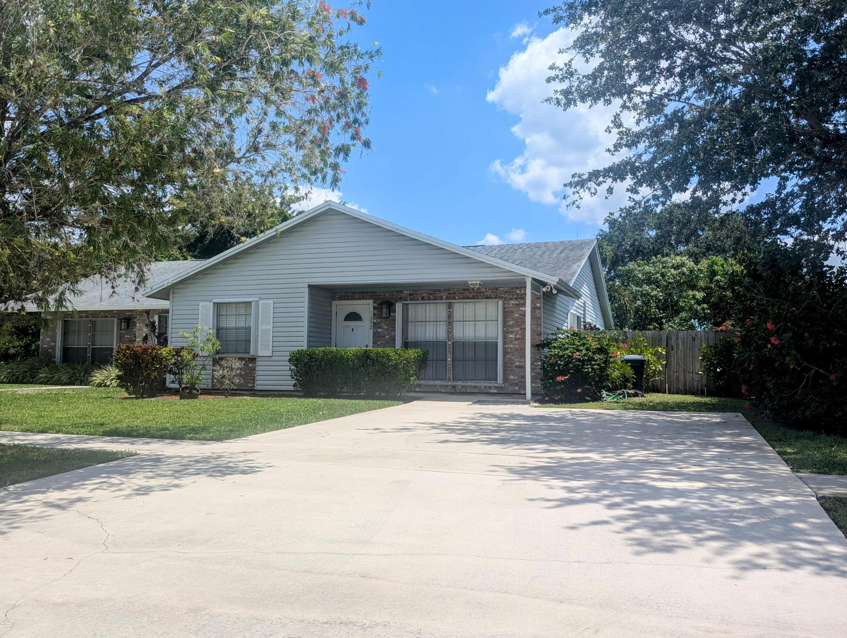 1350 Riverside Circle Units A And B