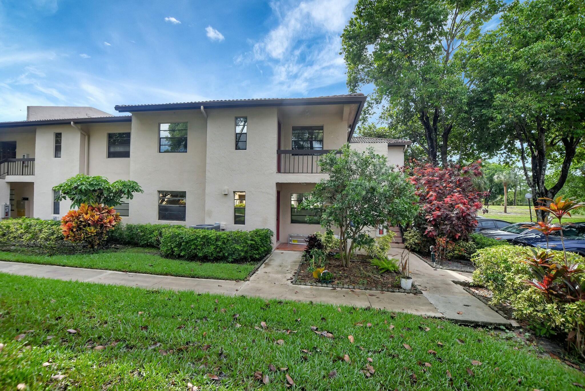 9266 Vista Del Lago H
