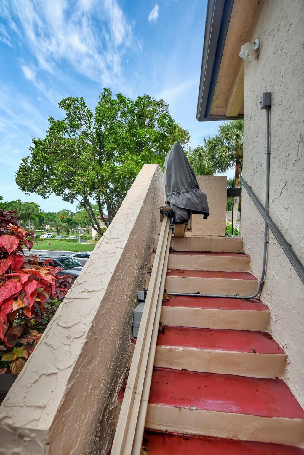 9266 Vista Del Lago H