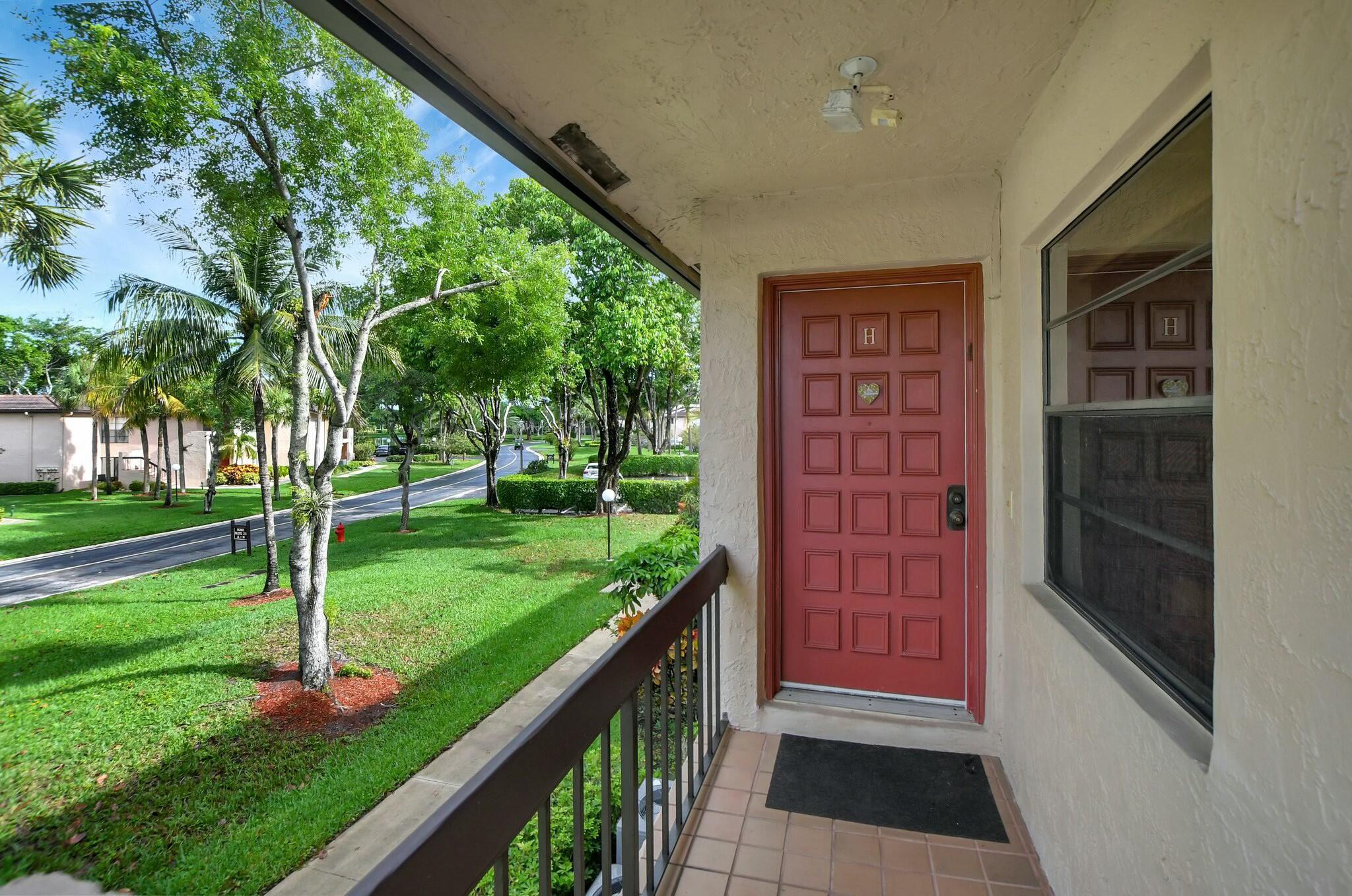 9266 Vista Del Lago H