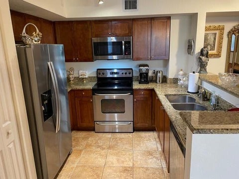 Featured picture for the property R10923145