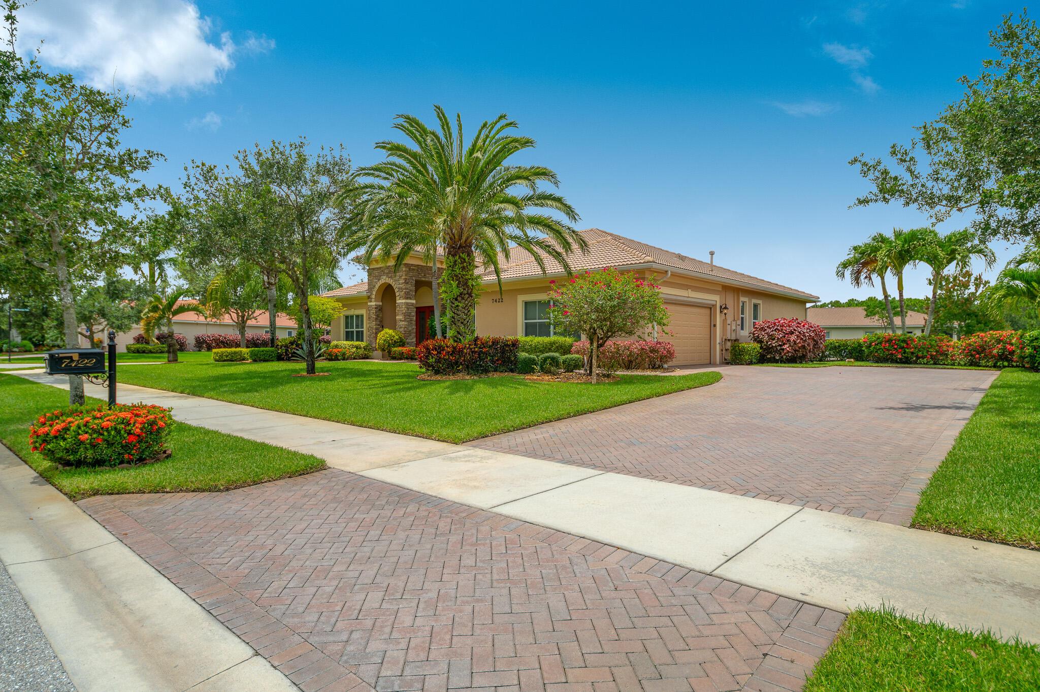 7422 SE Belle Maison Drive