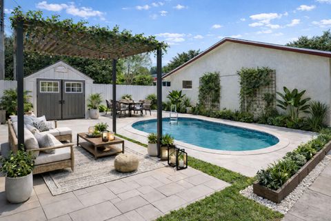 828 Mcintosh Street West Palm Beach FL 33405