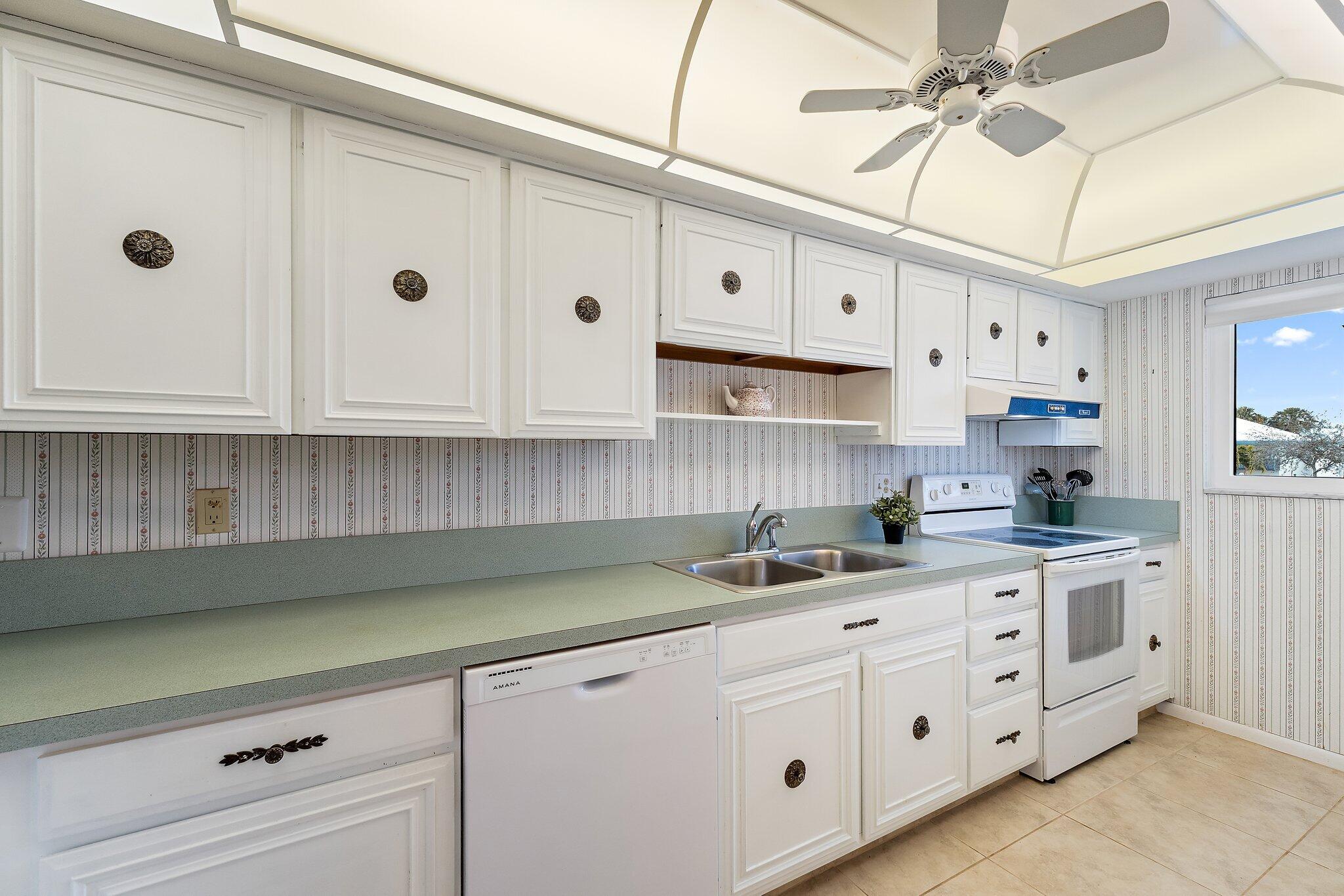 PIERPOINT YACHT CLUB CONDO - Residential