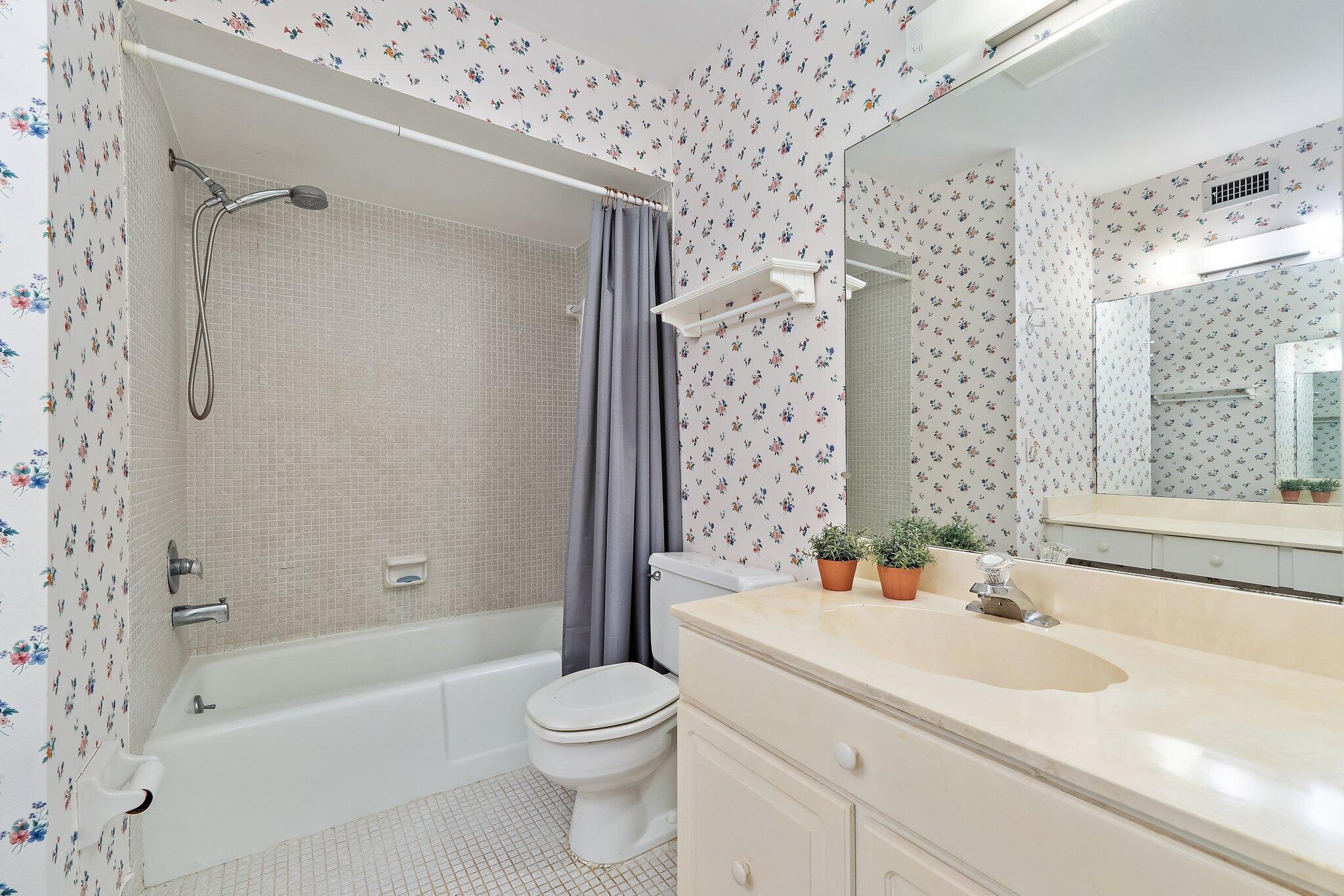 PIERPOINT YACHT CLUB CONDO - Residential