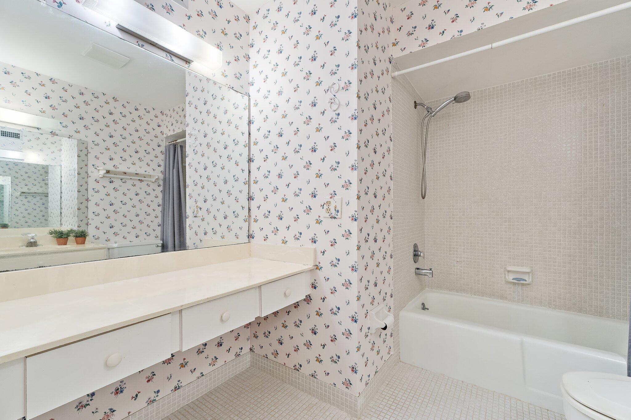 PIERPOINT YACHT CLUB CONDO - Residential